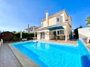 Moradia com Piscina perto da praia