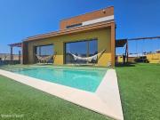 Moradia com Piscina, Terreno e 4 Quartos a minutos da...