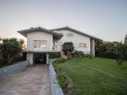 Moradia com piscina, terreno e anexos em Vieira de...