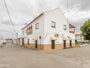 Moradia com Potencial de Habitao e Negcio em Sobral da...