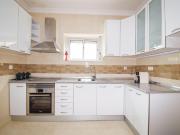 Moradia com Potencial Único em Queijas – 3 Pisos, Jardim...