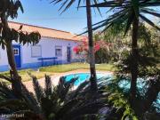 Moradia com quintal e piscina em Grndola para remodelar