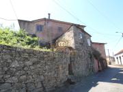 Moradia com terreno vista para o Rio Douro, em Vila Nova...