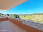 Moradia com vista desafogada de campo e um grande terreno