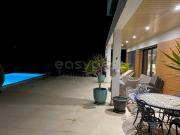 Moradia com vista desafogada sobre a vila e a baía São... Moradia com vista desafogada sobre a vila e a baía São...