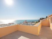 Moradia com vista panorâmica de mar e vários terraços...