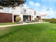 Moradia condomínio fechado com piscina e com Licença AL...