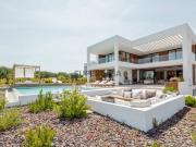 Moradia contemporânea a venda situada na Quinta do Peru...