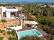 Moradia Contemporânea com Piscina Privada e Jardim...