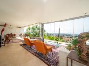 Moradia contemporânea com uma vista deslumbrante para...