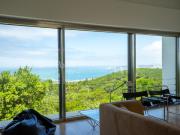 Moradia contemporânea com vista mar na Serra da Pescaria...
