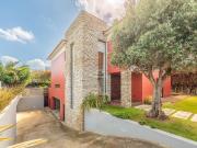 Moradia Contemporânea de 4 Quartos com Jardim e Piscina...