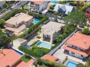 Moradia contemporânea, nova, com piscina