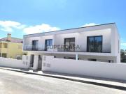MORADIA CONTEMPORÂNEA T3+1 COM PISCINA NA CHARNECA DA...