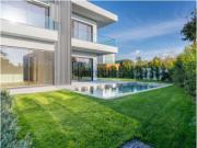 Moradia contemporânea T5 com jardim e piscina em Birre