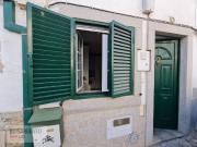 Moradia de 3 Pisos, na zona antiga de Idanha a Nova