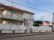 Moradia de 4 frentes para restaurar em um lote de 900 m2