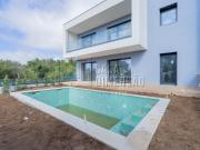 Moradia de Arquitectura Moderna de tipologia T4 com...