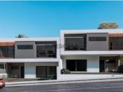 Moradia de arquitetura moderna T4 com jardim e piscina