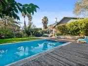 Moradia de Charme T4+T1 com Piscina em Carcavelos