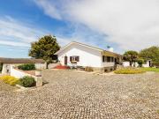 Moradia de dois pisos em Almoçageme em amplo lote com... Moradia de dois pisos em Almoçageme em amplo lote com...