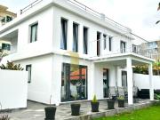 Moradia T5 de estilo neoclássica nas Madalenas