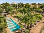Moradia de Luxo c/ 5 Suítes, Piscina e Jardim em Albufeira
