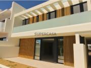 Moradia de luxo com amplas áreas, piscina, jardim e...