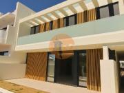 Moradia de luxo com amplas áreas, piscina, jardim e...