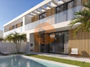 Moradia de luxo com amplas áreas, piscina, jardim e...