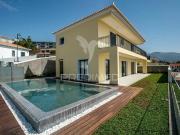 Moradia de luxo com piscina e vista mar