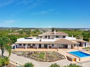 Moradia de luxo de 3 ou 4 quartos com piscina e 1º andar...