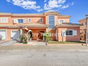 Moradia de Luxo em Condomínio Fechado com Piscina – Vila...