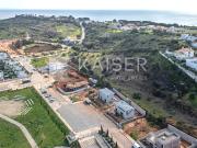 Moradia de luxo em construção com piscina, cave e...