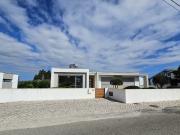 Moradia de Luxo T4 com Piscina e Terreno de 2000m²...