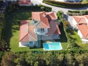 Moradia de luxo T4 com piscina no prestigiado condomínio...