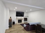 Moradia de rés do chão com logradouro e piscina