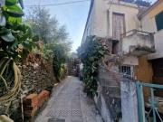 Moradia de Rés do Chão e Andar para Reconstruir