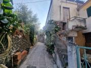 Moradia de Rés do Chão e Andar para Reconstruir