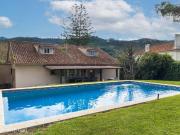 Moradia dividida em 3 apartamentos, Piscina, no sop da...