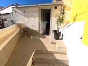 Moradia dividida em dois T1 remodelada em Arcena Alverca...