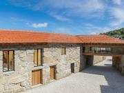 Moradia, Duas Igrejas