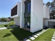 Moradia Duplex com Piscina | Aroeira Perto da Praia