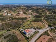Moradia e Negócio com Vistas Soberbas de Mar e Serra