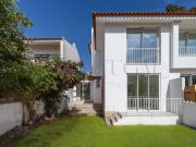 Moradia em banda Contemporânea T3+1 com Jardim Privado e...