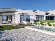 Moradia em banda de 2 quartos com piscina no Silves...