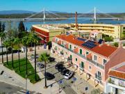 Moradia em banda em fase final de renovação, possui 3...