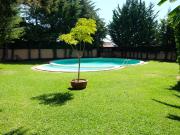 Moradia em banda inserida em condomínio privado com piscina