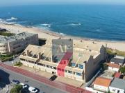 Moradia em banda T2 duplex 1 linha mar praia da Madalena