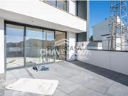 Moradia em Banda T3+1 Nova c/ Piscina na Madalena